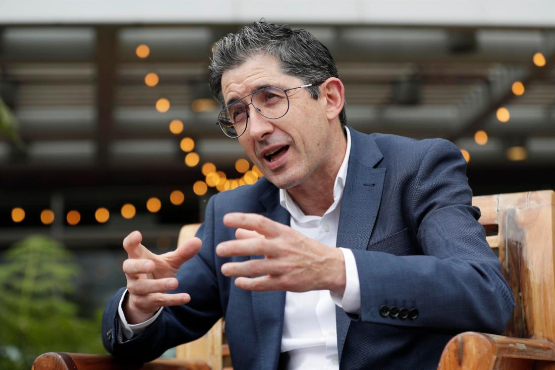 El director del Basque Culinary Center (BCC), Joxe Marí Aizega, habla durante una entrevista con Efe el 13 de julio de 2022, en Bogotá (Colombia). EFE/ Carlos Ortega