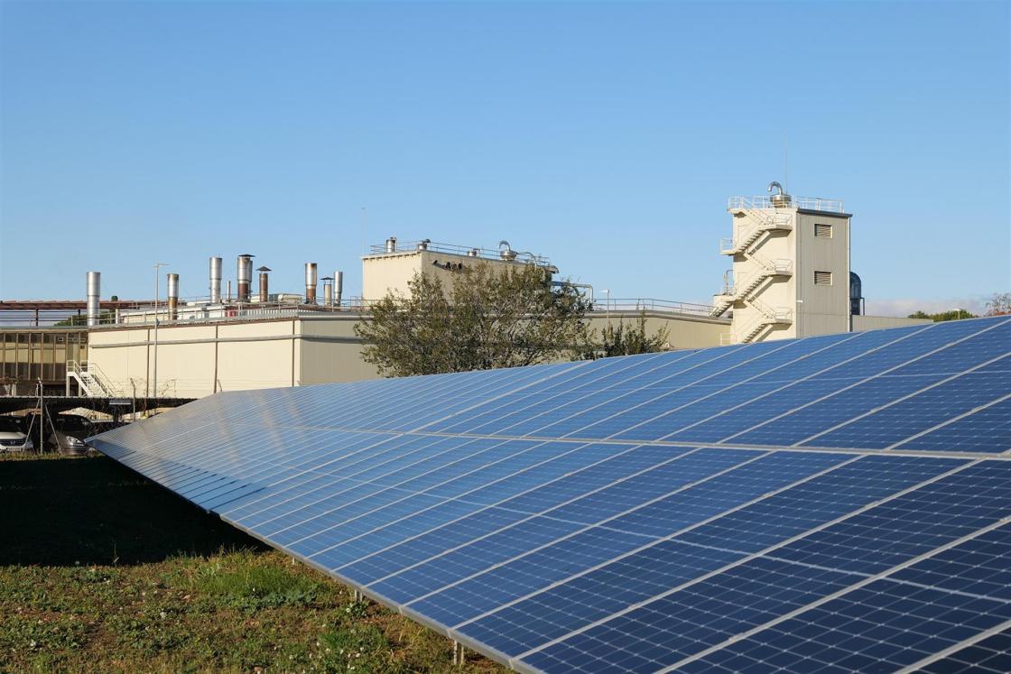La fábrica de café tostado de Nestlé en Reus (Tarragona) ha construido un parque solar fotovoltaico que consta de más de 1.500 paneles. EFE/IMAGEN CEDIDA/SOLO USO EDITORIAL