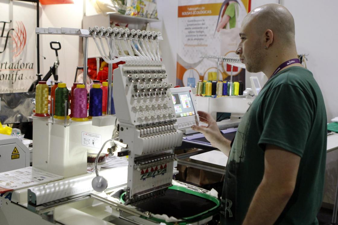 Foto de archivo de la feria de insumos textiles Colombiatex de las Américas. EFE/Luis Eduardo Noriega A.