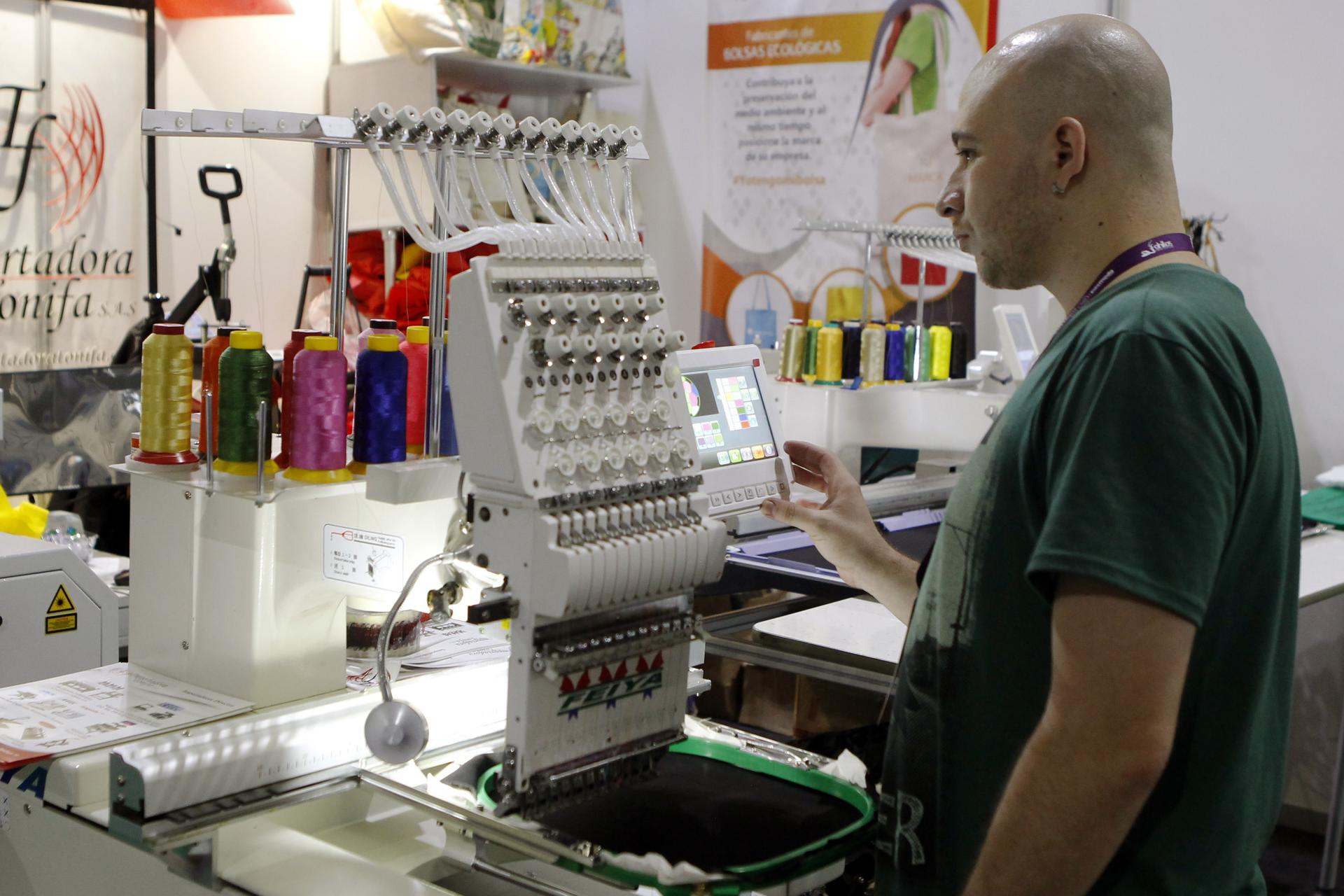 Foto de archivo de la feria de insumos textiles Colombiatex de las Américas. EFE/Luis Eduardo Noriega A.
