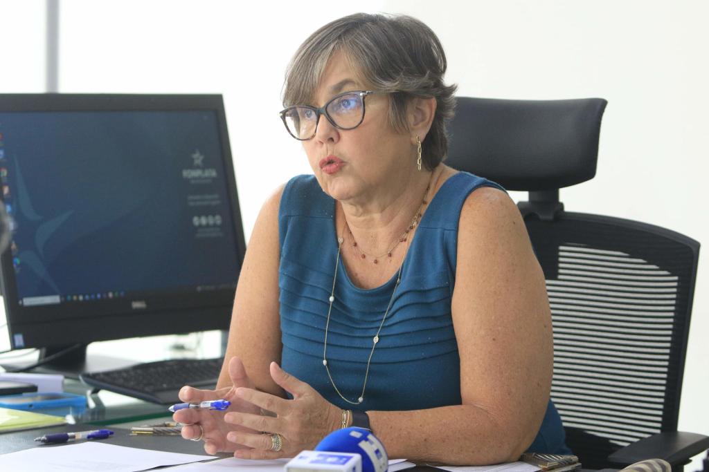 La presidenta ejecutiva ad interim de Fonplata-Banco de Desarrollo, la brasileña Luciana Botafogo, durante una entrevista con EFE, el 2 de marzo de 2023, en la sede de la entidad en Santa Cruz (Bolivia). EFE/Juan Carlos Torrejón