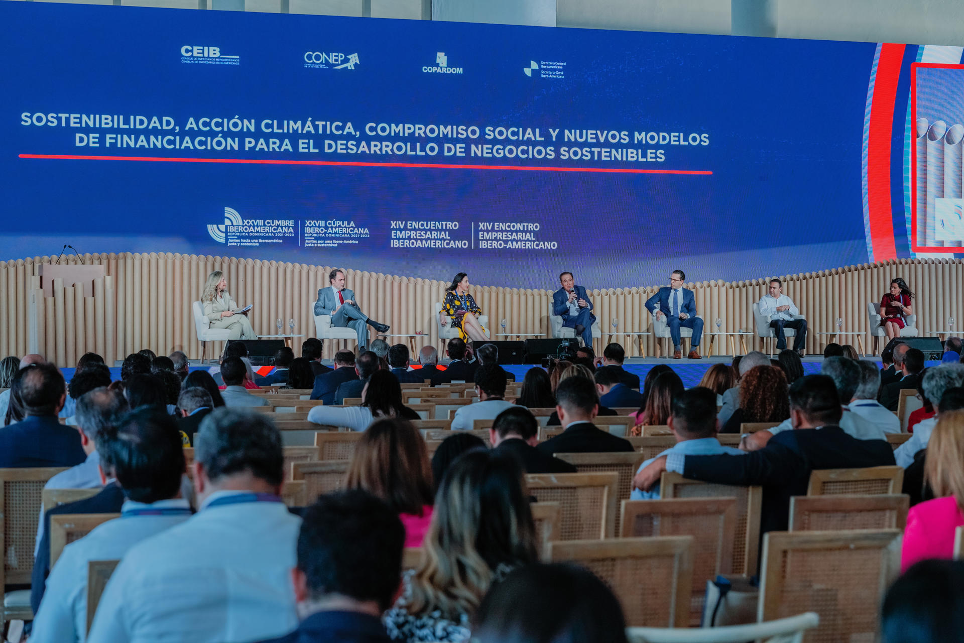 Fotografía cedida hoy por el Banco Popular dominicano que muestra una vista general del foro "Sostenibilidad, acción climática, compromiso social y nuevos modelos de financiación para el desarrollo de negocios sostenibles", el 23 de marzo de 2023 en el XIV Encuentro Empresarial Iberoamericano, en Santo Domingo (República Dominicana). EFE/ Banco Popular /SOLO USO EDITORIAL /SOLO DISPONIBLE PARA ILUSTRAR LA NOTICIA QUE ACOMPAÑA (CRÉDITO OBLIGATORIO)