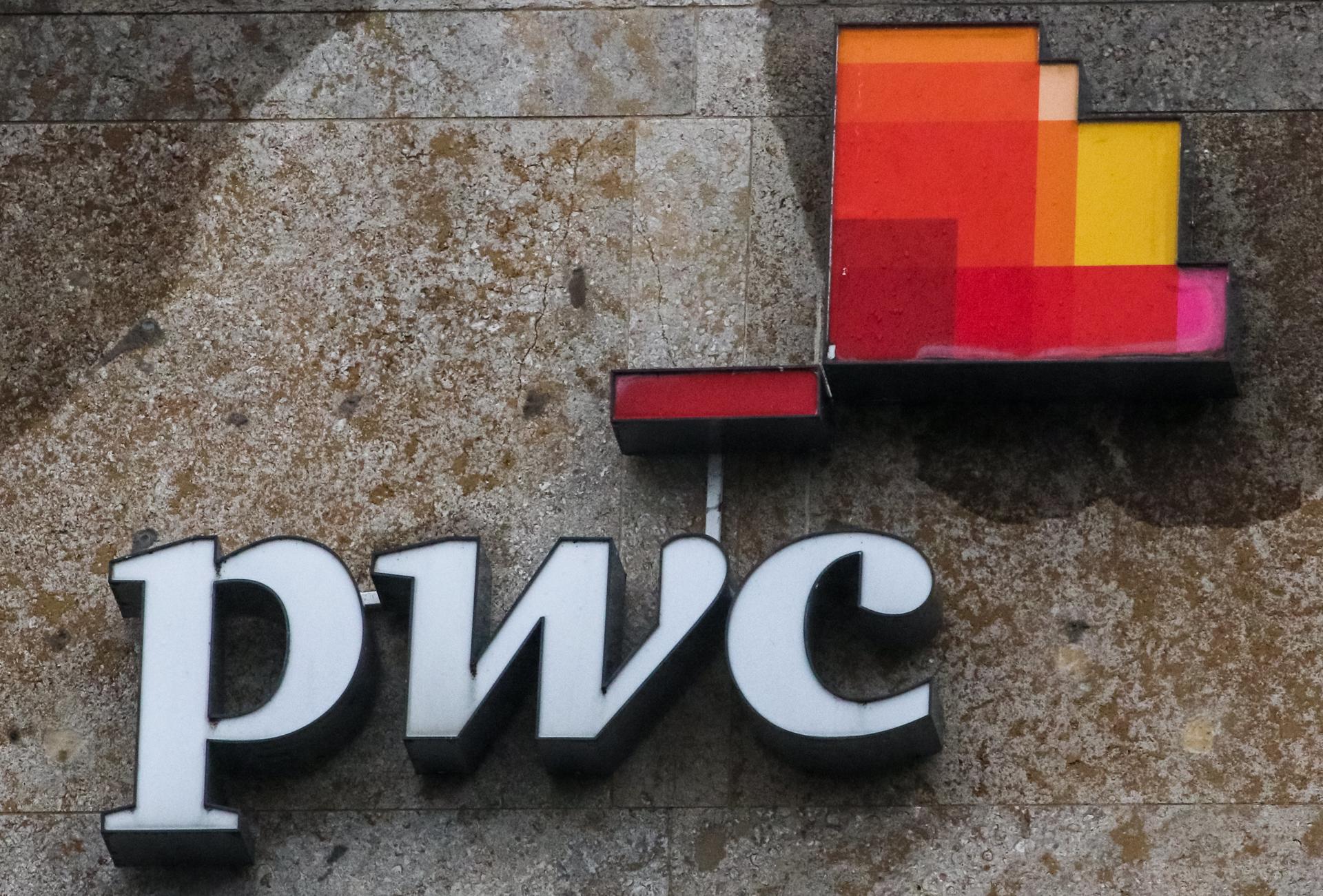 Foto de archivo del logo de PwC. EFE/EPA/Focke Strangmann