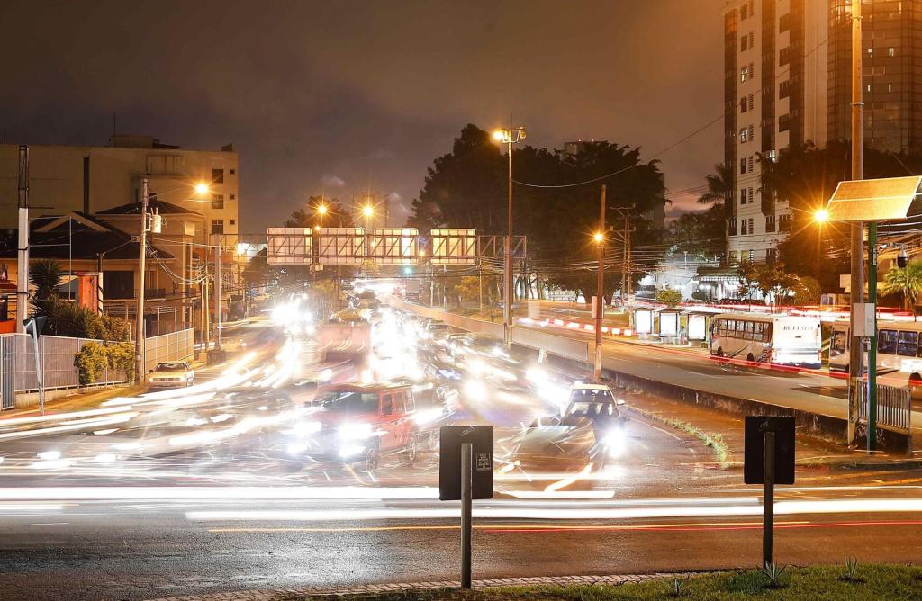 Vista del tráfico en San José (Costa Rica). EFE/Jeffrey Arguedas