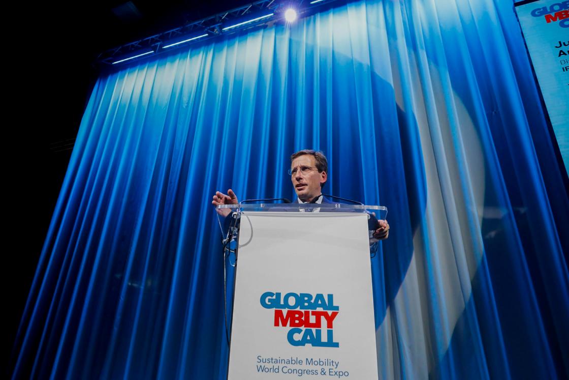 MADRID, 26/10/2023.- El alcalde de Madrid, Jose Luis Martínez Almeida, clausura la segunda edición del Global Mobility Call en las instalaciones de IFEMA, en Madrid, este jueves en Madrid. EFE/David Fernández