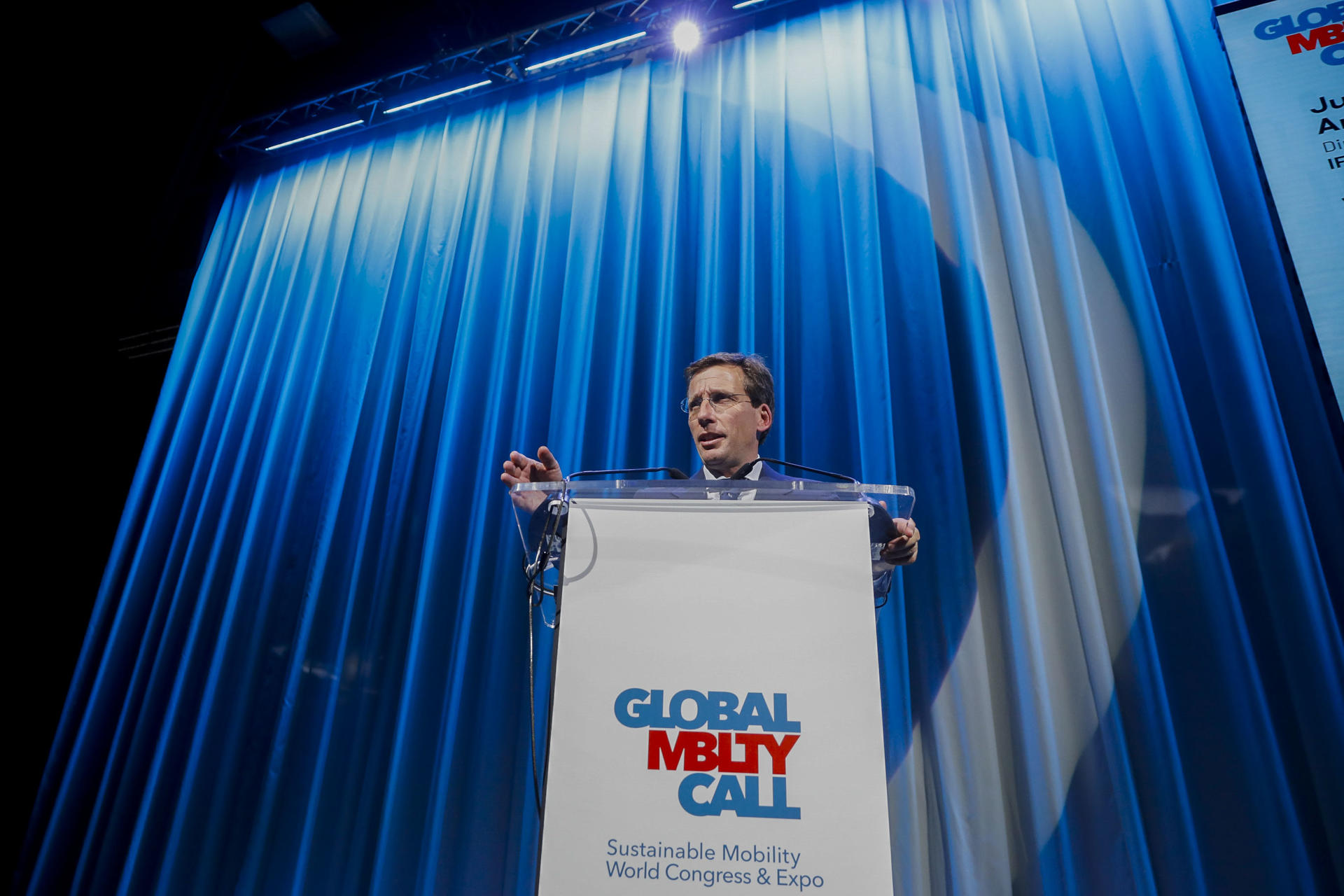 MADRID, 26/10/2023.- El alcalde de Madrid, Jose Luis Martínez Almeida, clausura la segunda edición del Global Mobility Call en las instalaciones de IFEMA, en Madrid, este jueves en Madrid. EFE/David Fernández