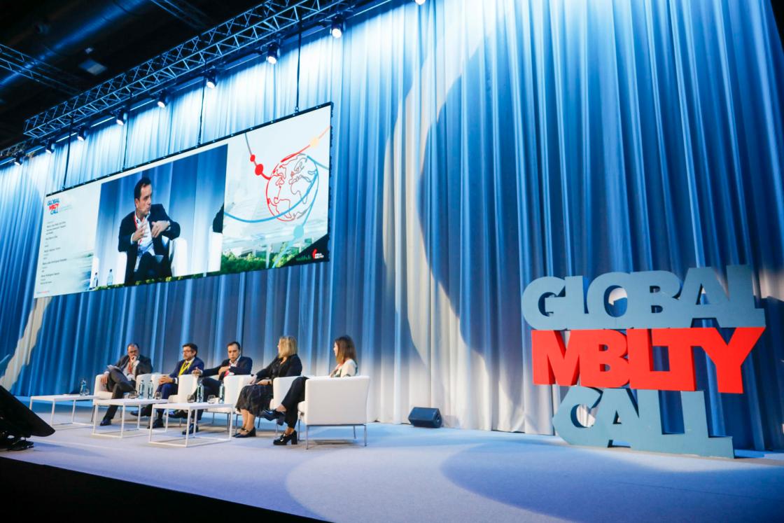 MADRID, 24/10/2023.- Mesa del "El sector público como impulsor de la colaboración pública y privada para hacer frente a los nuevos retos de la movilidad" de la primera Jornada del Global Mobility Call, celebrada este martes en las instalaciones de IFEMA, en Madrid. EFE/David Fernández