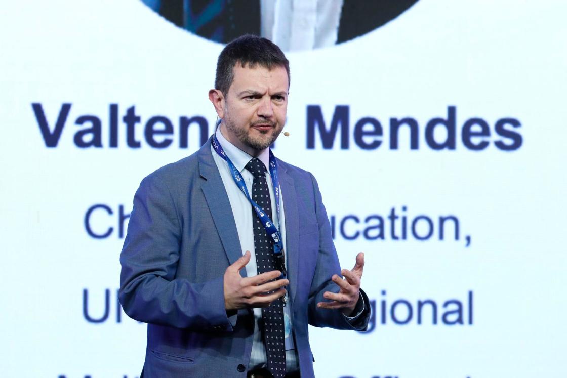 Valtencir Mendes, jefe de Educación de la Oficina Regional de Educación para América Latina y el Caribe de la Unesco, habla hoy durante el foro LAC ICT Talent Summit en Bogotá (Colombia). EFE/ Carlos Ortega