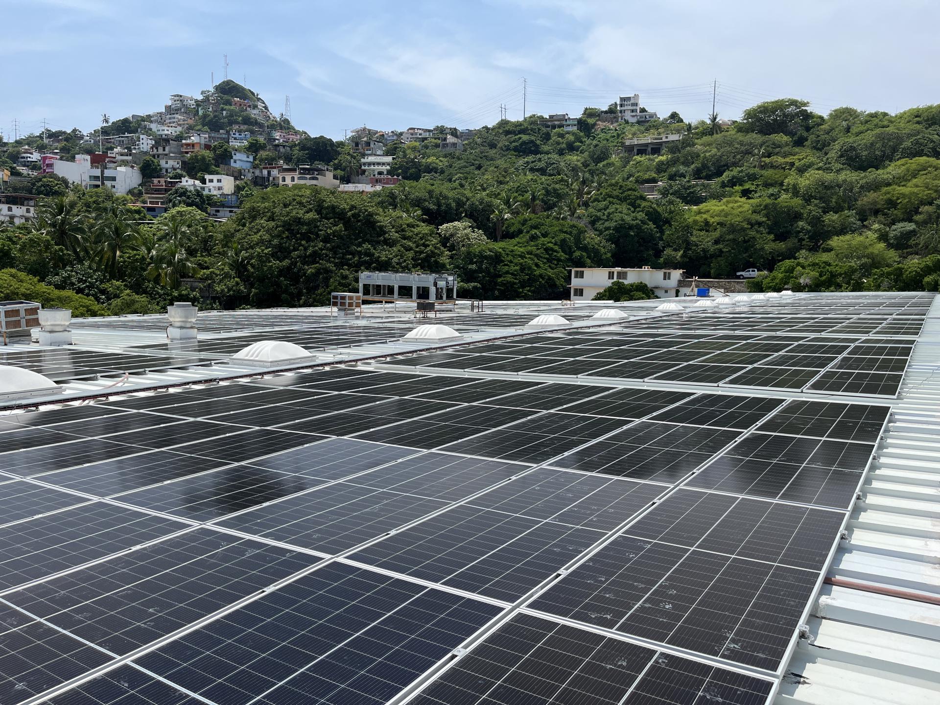 Techos Fotovoltaicos Sobrevivieron A Otis, Gracias A Nueva Tecnología En Instalaciones Solares. SOLO USO EDITORIAL / EFE