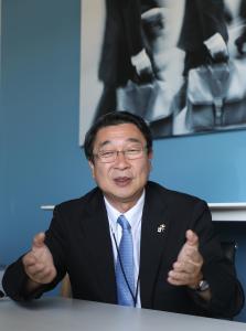 El cónsul de Japón en León, Katsumi Itagaki, habla durante una entrevista con EFE en la ciudad de León en Guanajuato (México).  EFE/ Luis Ramírez