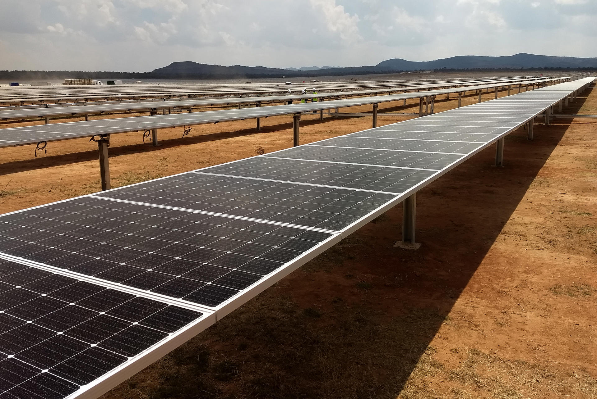 Fotografía de archivo de paneles solares en el municipio de Villa de Arriaga, en San Luis Potosí (México). La industria solar en Centroamérica está experimentando un crecimiento anual del 5 al 7 %, impulsado por los altos costos de la electricidad y la necesidad de fortalecer el sector comercial en la región. EFE/ Ulises Andrade ARCHIVO