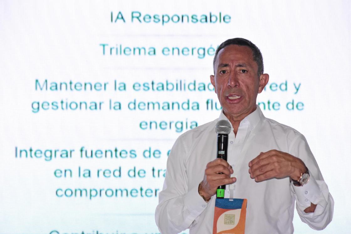 Ricardo Roa, presidente de Ecopetrol, habla durante la clausura de la Feria de las Economías para la Vida en Barranquilla (Colombia). EFE/ Aleidys Coll