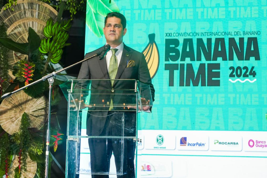 Fotografía cedida por la Asociación de Exportadores de Banano del Ecuador (AEBE) del presidente de su directorio, Jorge Encalada mientras habla durante la inauguración de la convención 'Banana Time', en Guayaquil (Ecuador). EFE/ AEBE/ SÓLO USO EDITORIAL/SÓLO DISPONIBLE PARA ILUSTRAR LA NOTICIA QUE ACOMPAÑA (CRÉDITO OBLIGATORIO)