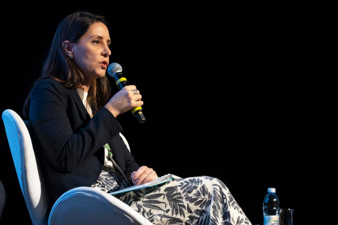 La directora de Regularización y Comercialización de Norte Energia, Silvia Cabral, habla durante el segundo día del II Foro Latinoamericano de Economía Verde, este miércoles en São Paulo (Brasil). EFE/ Isaac Fontana