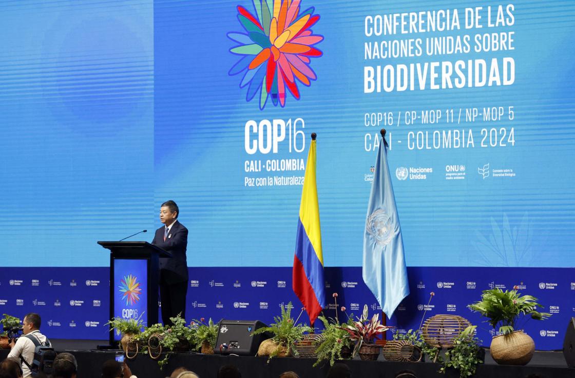El ministro de Ecología y medio ambiente de China, Huang Runqiu, habla durante la ceremonia de inauguración de la COP16 de Biodiversidad en Cali (Colombia). EFE/ Mauricio Dueñas Castañeda 