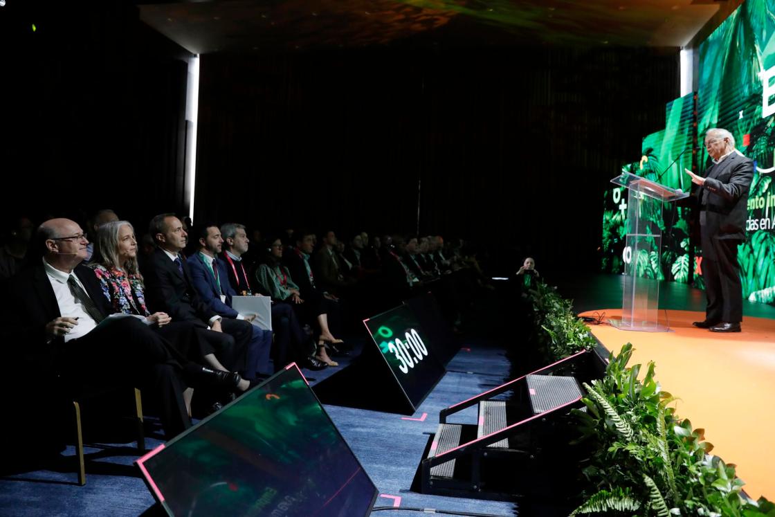 Fotografía de archivo del ministro de Hacienda de Colombia, Ricardo Bonilla, hablando durante la ceremonia de apertura del BID Lab Forum en Bogotá (Colombia). EFE/ Carlos Ortega ARCHIVO