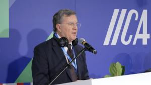 El director del Instituto Interamericano de Cooperación para la Agricultura (IICA), Manuel Otero, defendió este miércoles en la cumbre del clima de Bakú (COP29) una estrategia regional clara y diferenciada para adaptar los cultivos a las condiciones climáticas en países del Caribe, y pidió más financiación. EFE