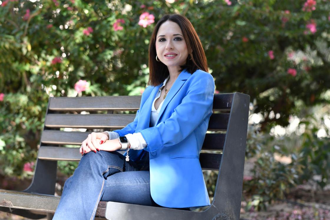 ALMERÍA, 2/12/2024.- La directora de ‘Campus Saludable’, Lorena Gutiérrez , posa durante una entrevista con EFE en el campus de la Universidad de Almería (UAL) que aspira a ser inteligente, sostenible y saludable. EFE/Carlos Barba 