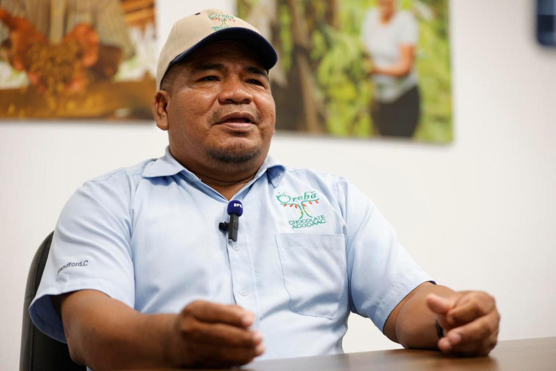 El productor de cacao panameño, Constantino Blandford habla en una entrevista con EFE en Ciudad de Panamá (Panamá). EFE/ Bienvenido Velasco