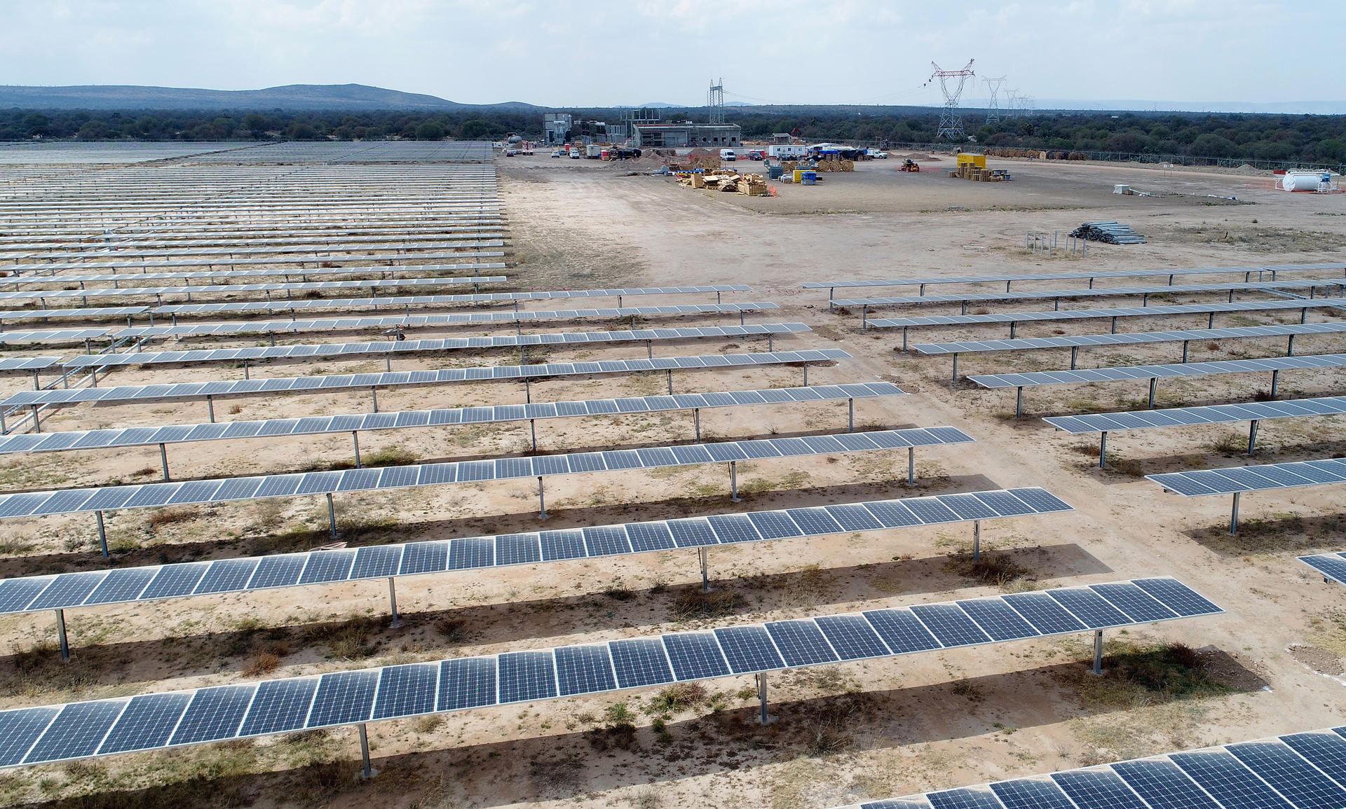 Fotografía de archivo de paneles solares en el municipio de Villa de Arriaga, en San Luis Potosí (México). EFE /Ulises Andrade ARCHIVO