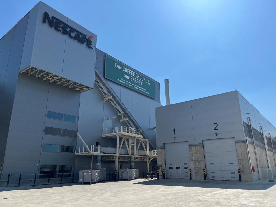 GIRONA, 20/05/2024.- Nestlé España ha anunciado una inversión de 22 millones de euros para la instalación de una caldera de biomasa en su fábrica de café situada en Girona, con el objetivo de alcanzar las cero emisiones netas de gases de efecto invernadero para el año 2050, según un comunicado publicado este martes. EFE/Nestlé España SOLO USO EDITORIAL/ SOLO USO PERMITIDO PARA ILUSTRAR LA NOTICIA QUE ACOMPAÑA/ (CRÉDITO OBLIGATORIO)