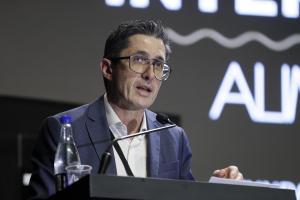 El director general del Basque Culinary Center, Joxe Mari Aizega, habla en la inauguración del Foro Gastronómico Internacional este martes, en Bogotá (Colombia). EFE/ Carlos Ortega
