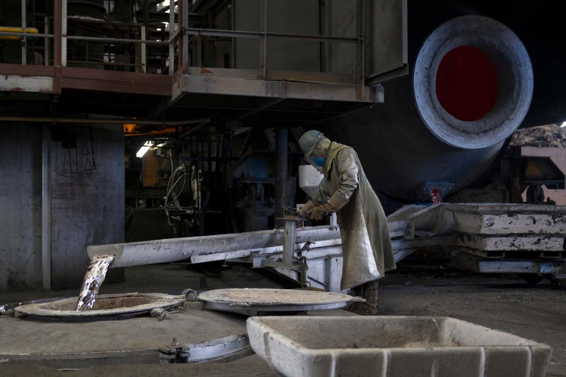 Fotografía de archivo de la producción de nuevas latas de aluminio secundario, es decir, reciclado, en la empresa británica Rexam, en la ciudad de Pindamonhangaba (Brasil). EFE/ Sebastião Moreira/ ARCHIVO
