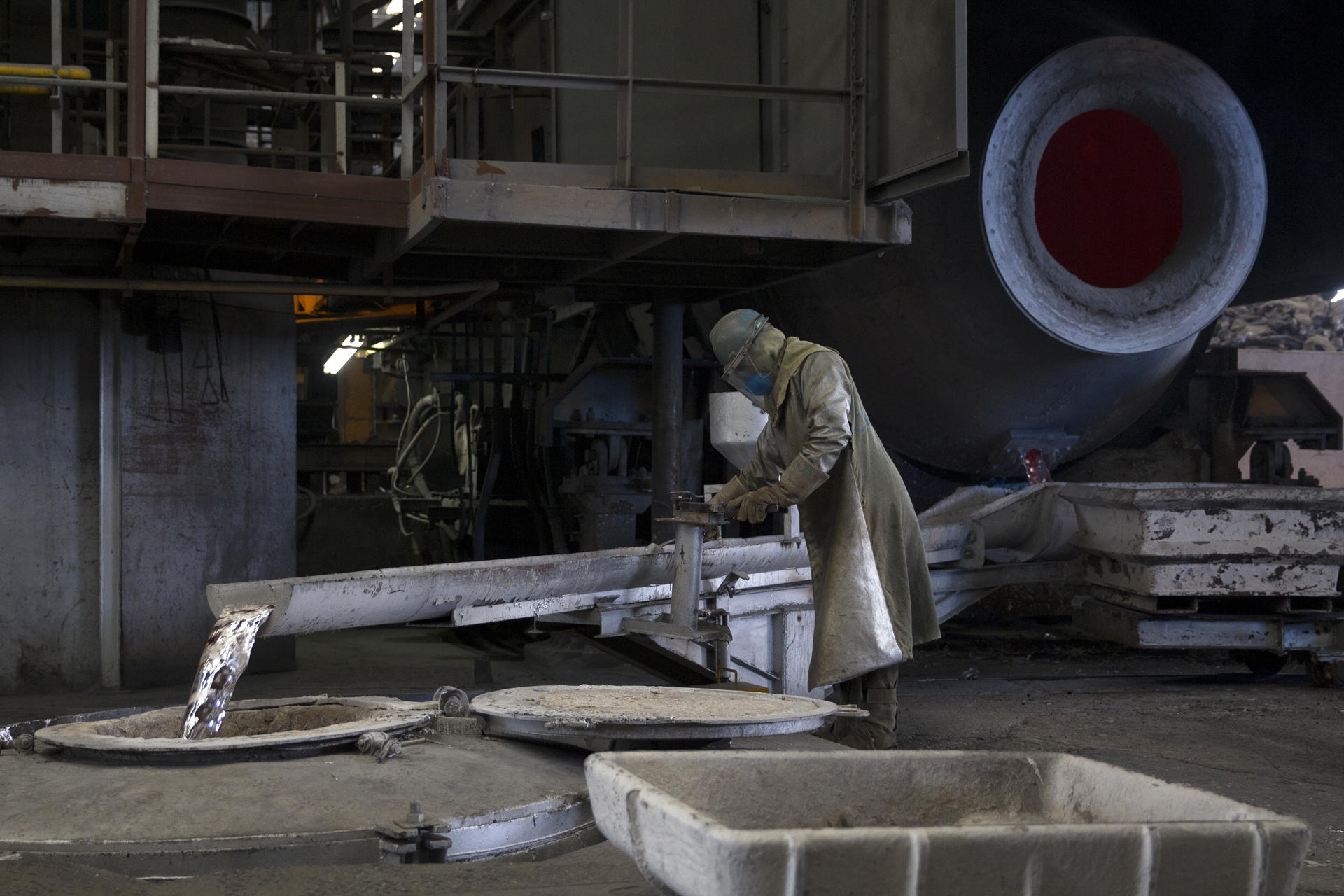 Fotografía de archivo de la producción de nuevas latas de aluminio secundario, es decir, reciclado, en la empresa británica Rexam, en la ciudad de Pindamonhangaba (Brasil). EFE/ Sebastião Moreira/ ARCHIVO