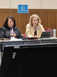 Fotografía cedida por la Fundación Avina de Soledad Mella (i) junto a la directora ejecutiva del Programa de las Naciones Unidas para el Medio Ambiente (Pnuma), Inger Andersen, durante un evento en Busan (Corea del Sur). EFE/ Fundación Avina / SOLO USO EDITORIAL/SOLO DISPONIBLE PARA ILUSTRAR LA NOTICIA QUE ACOMPAÑA (CRÉDITO OBLIGATORIO)