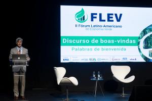 Fotografía de archivo del 2 de octubre de 2024 del director Editorial de América EFE, Manuel Fuentes García, hablando durante el II Foro Latinoamericano de Economía Verde en São Paulo (Brasil). EFE/ Isaac Fontana / ARCHIVO