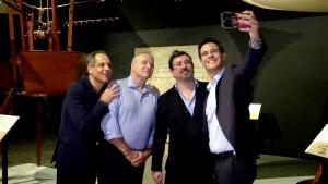 Los participantes en la jornada de divulgación de Da Vinci se toman una foto antes del evento, celebrado en el Museu de les Arts i les Ciències de València.