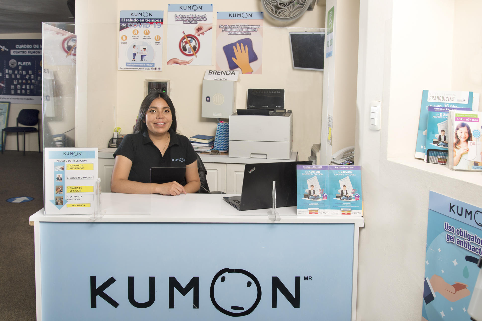 Fotografía cedida por XquendaFoto que muestra a una persona en las oficinas de Kumon México en Ciudad de México (México). EFE/ Lizeth Arauz/ XquendaFoto/ SOLO USO EDITORIAL/NO VENTAS/SOLO DISPONIBLE PARA ILUSTRAR LA NOTICIA QUE ACOMPAÑA (CRÉDITO OBLIGATORIO)ARCHIVO