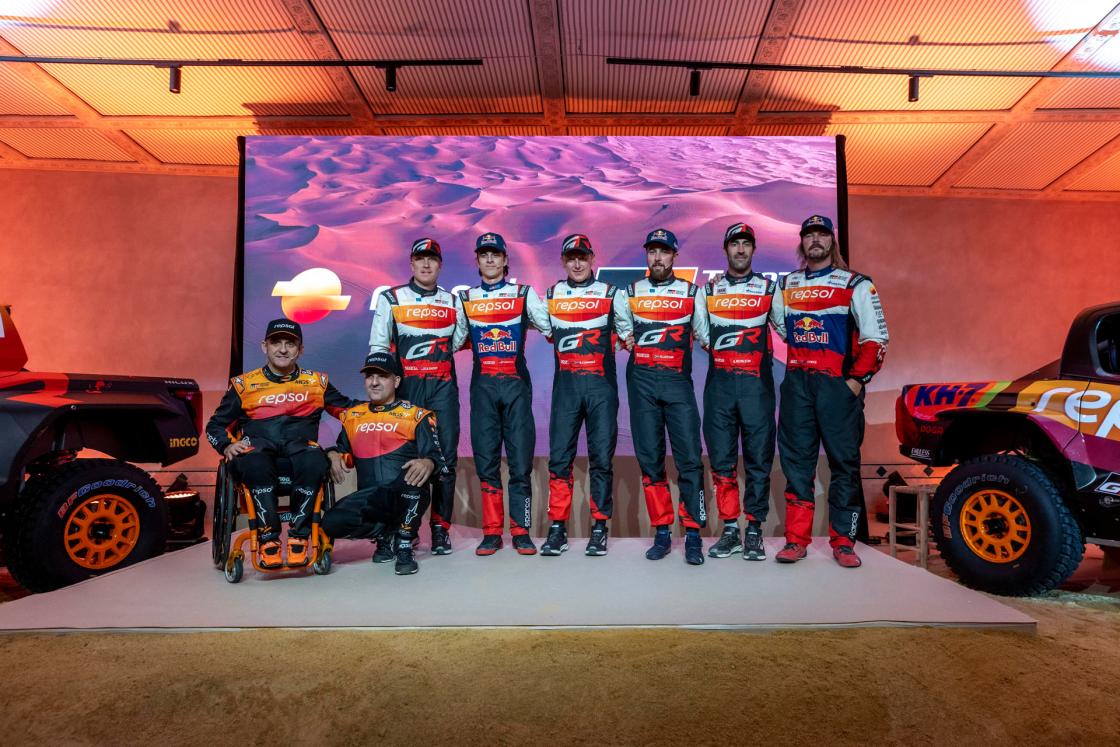 TOYOTA GAZOO Racing y Repsol presentan sus equipos oficiales para el Dakar 2026