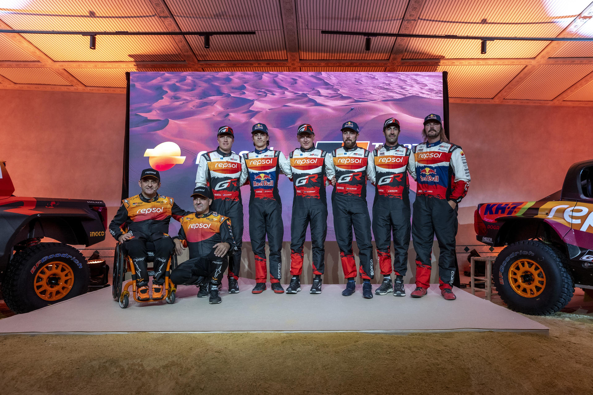 TOYOTA GAZOO Racing y Repsol presentan sus equipos oficiales para el Dakar 2026