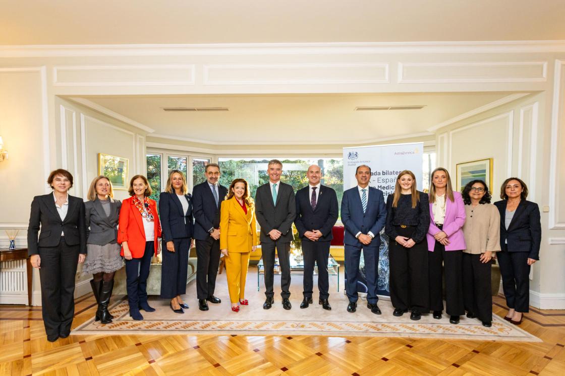 Foto de familia de la jornada bilateral sobre medicina de precisión organizada por AstraZeneca España y la Embajada Británica en Madrid. EFE/ASTRAZENECA/CEDIDA/CRÉDITO OBLIGATORIO