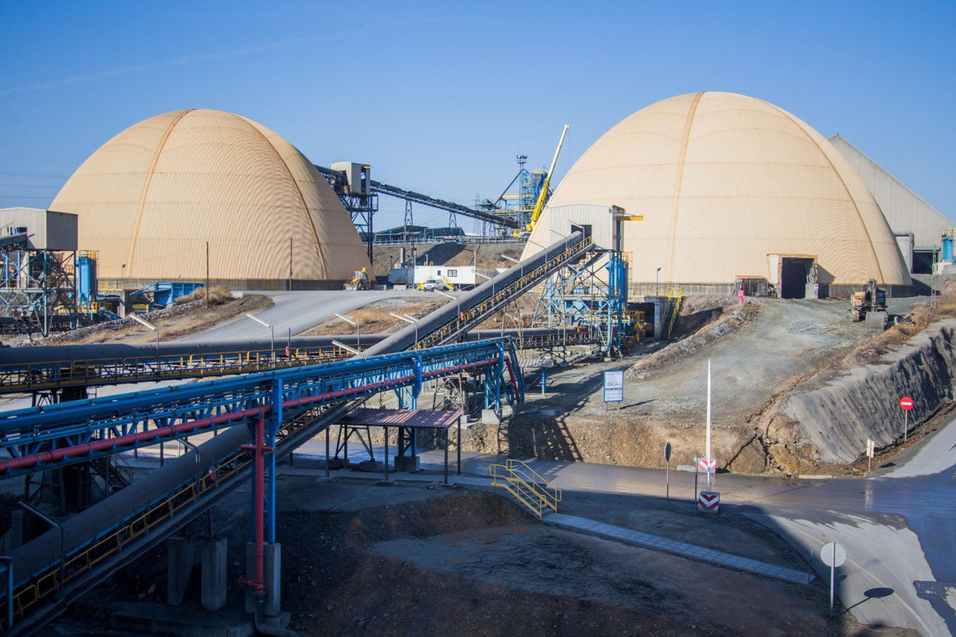 La construcción de nuevas instalaciones mineras, el récord conseguido en la producción de zinc con más de 91.000 toneladas y la consecución de premios y nuevas certificaciones son algunos de los doce hitos de 2025 con los que Sandfire MATSA, que concentra tres operaciones mineras subterráneas y una planta de procesamiento en la provincia de Huelva, despedirá el año. En la imagen, planta tratamiento mineral. EFE/ Sandfire MATSA // SOLO USO EDITORIAL/SOLO DISPONIBLE PARA ILUSTRAR LA NOTICIA QUE ACOMPAÑA (CRÉDITO OBLIGATORIO)