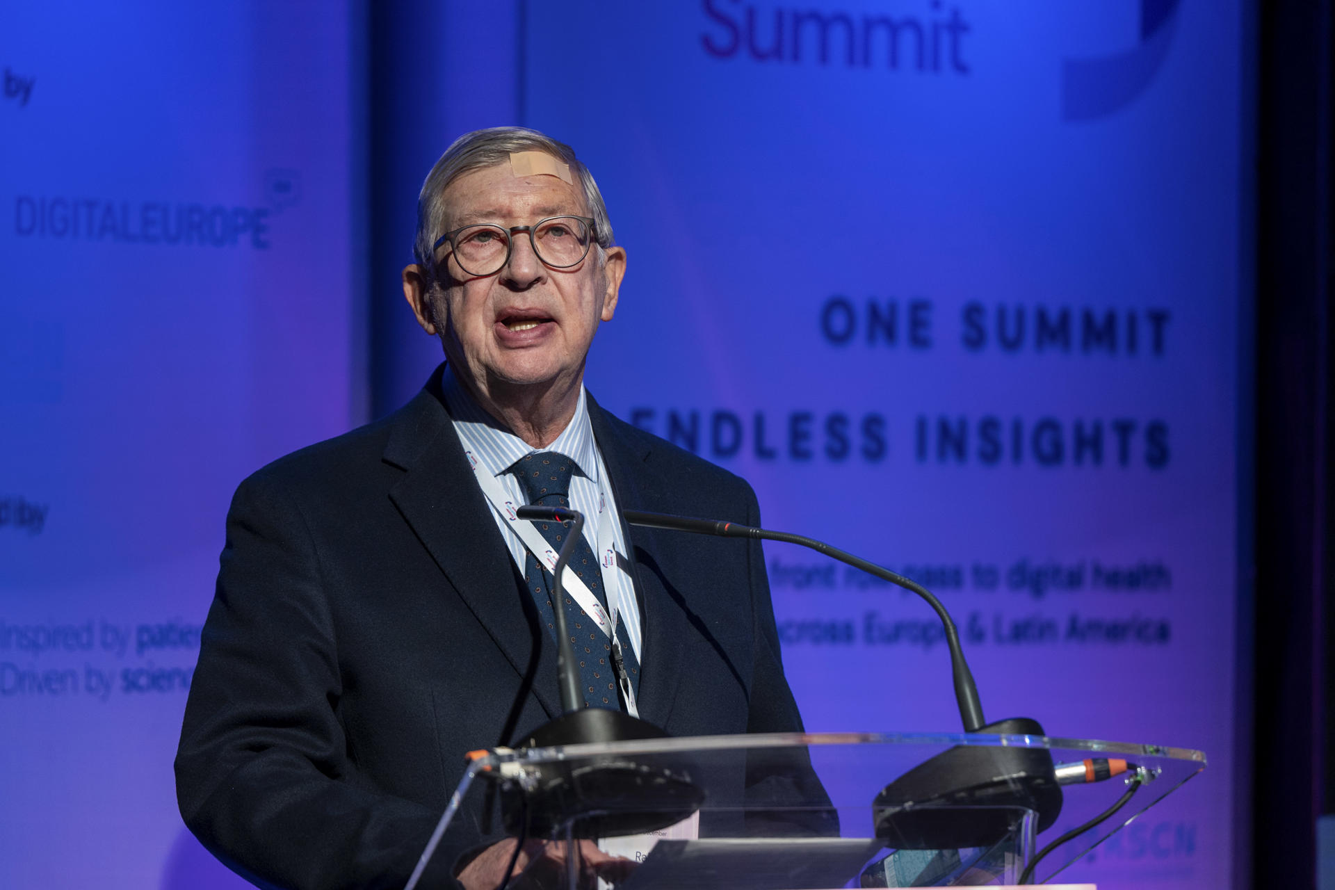 MADRID, 01/12/2025.- Rafael Puyol, presidente de la Universidad Internacional de La Rioja (UNIR), interviene en el 'European Digital Health Summit' que se celebra en Madrid. EFE/ Fernando Villar