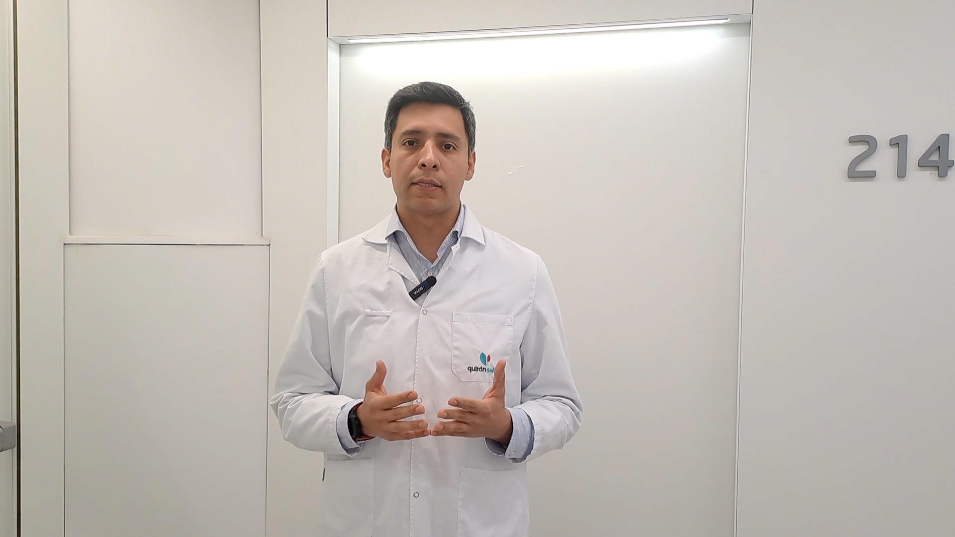 En la imagen, el especialista del Servicio de Traumatología del Hospital Quirónsalud Valencia, César Calero.