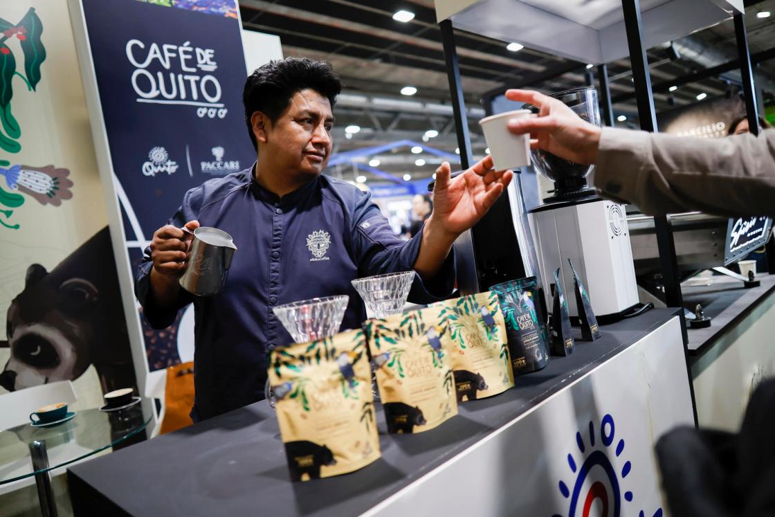 MADRID, 15/02/2026.- Vista del Stand de "Café de Quito" que participa por primera vez en "Coffee Fest Madrid 2026", el principal festival europeo dedicado a la cultura del café de especialidad, en el recinto ferial de Ifema, en Madrid, este domingo. EFE/David Fernández
