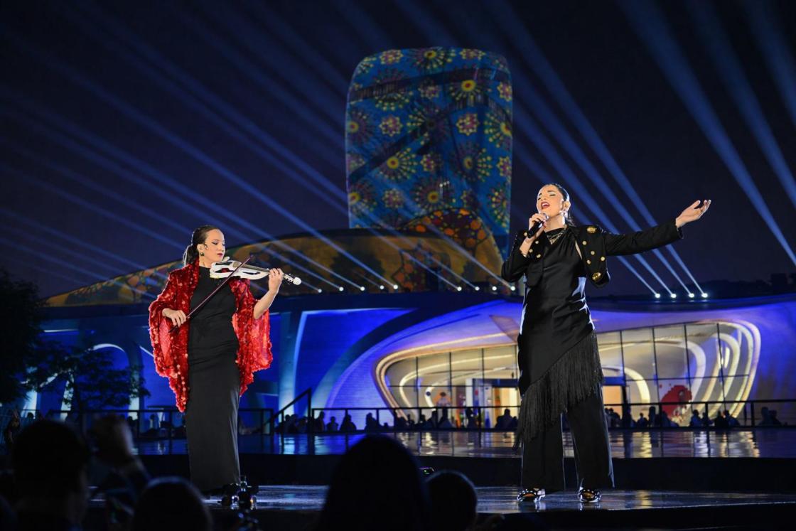 Los Spanish Days celebrados en el King Abdulaziz Center for World Culture (Ithra), en Dhahran (Arabia Saudí), concluyeron el pasado 31 de enero con más de 298.000 asistentes, según cifras oficiales. La productora madrileña Línea Cultural Teatral, responsable también del Teatro Amaya de Madrid, ha sido la encargada de la propuesta artística y de coordinar los contenidos, con un proyecto estructurado en seis ejes para mostrar la riqueza de la cultura española y reforzar la Marca España y la Marca Madrid. EFE